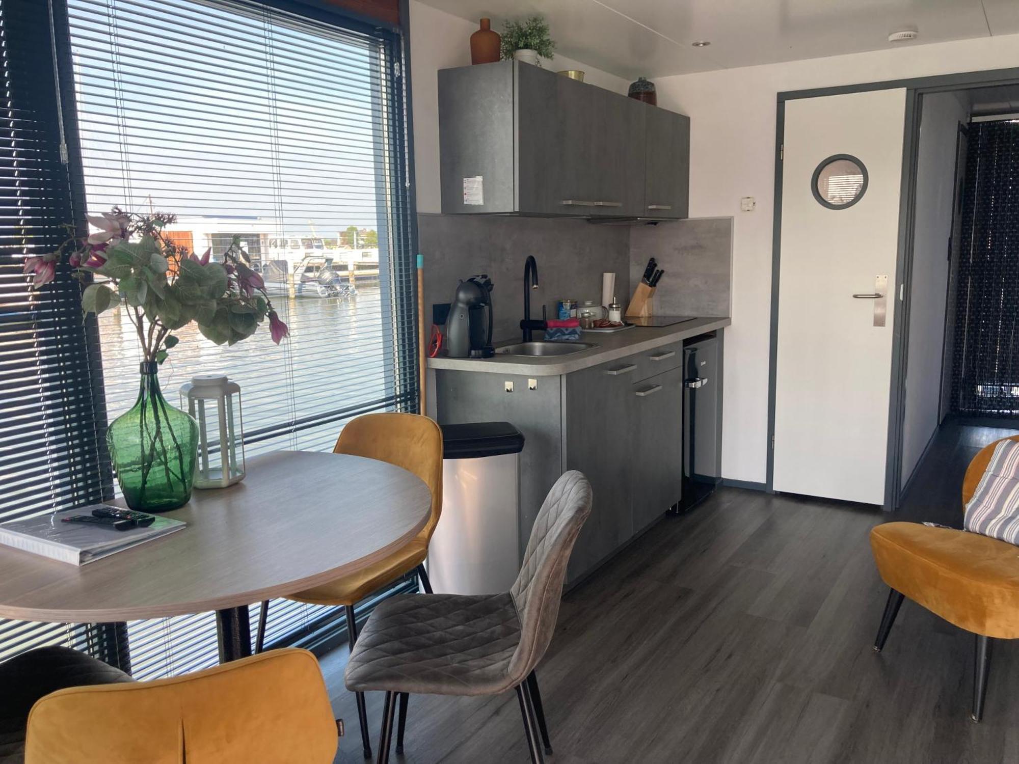 Houseboat De Amstel Hotel Monnickendam Ngoại thất bức ảnh